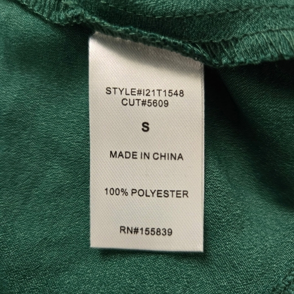 Olia Emerald Green Bell Sleeve Cowl Neck top. Size Small. New.Stylish green co - Picture 9 of 11